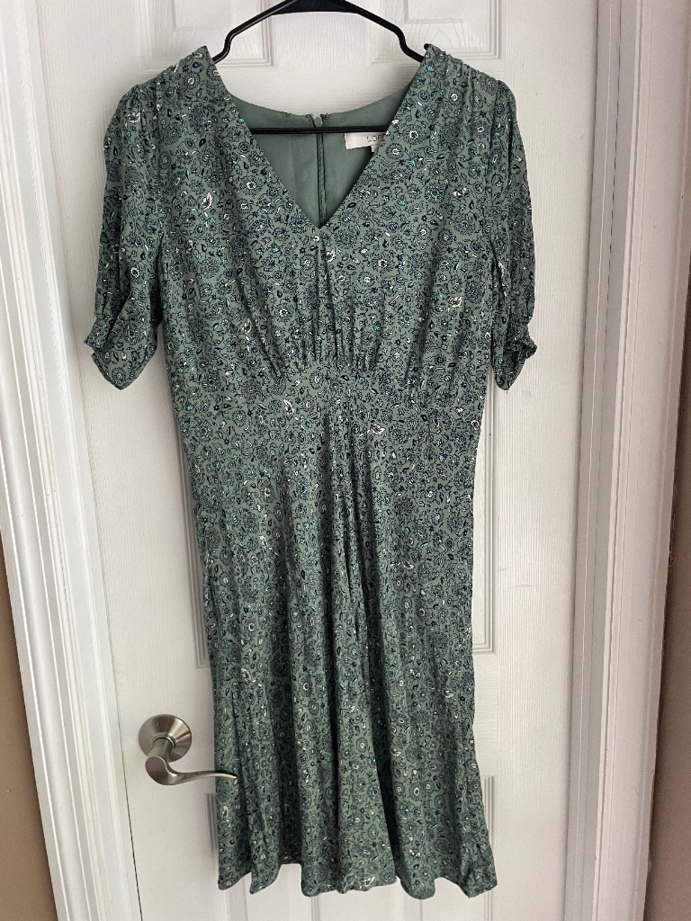 LOFT Sage Green Paisley Floral V-Neck Midi Dress - Size 2